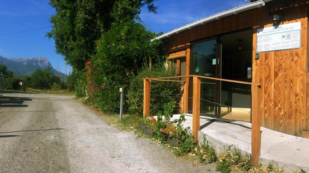 ホテル Camping Les Grillons アンブラン エクステリア 写真
