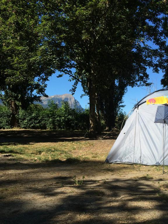 ホテル Camping Les Grillons アンブラン エクステリア 写真