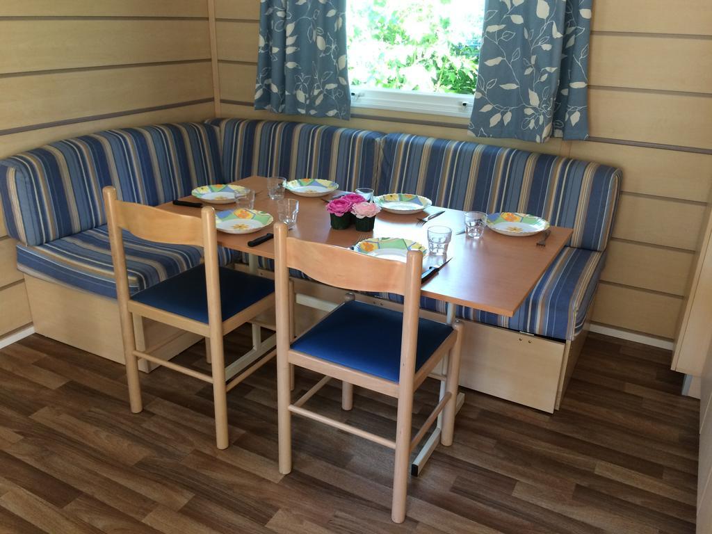 ホテル Camping Les Grillons アンブラン エクステリア 写真