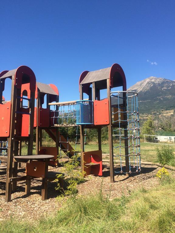 ホテル Camping Les Grillons アンブラン エクステリア 写真