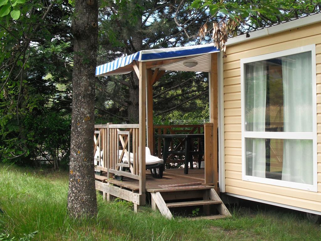 ホテル Camping Les Grillons アンブラン エクステリア 写真
