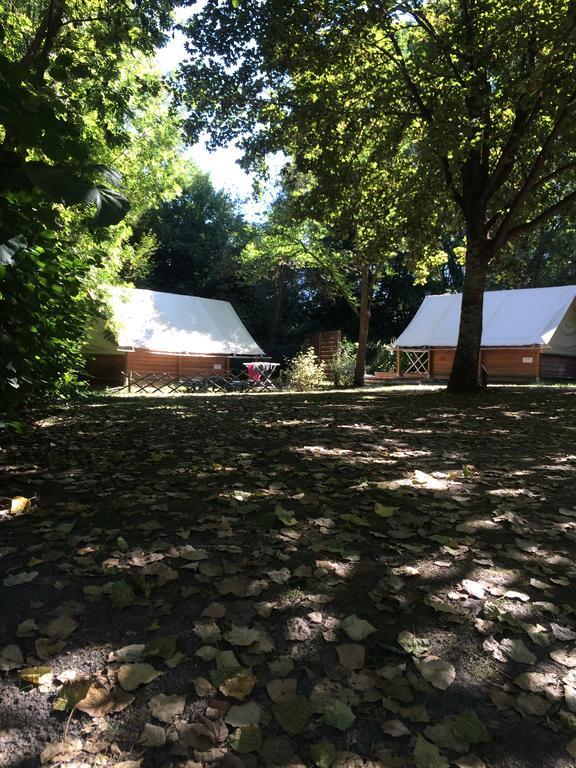 ホテル Camping Les Grillons アンブラン エクステリア 写真