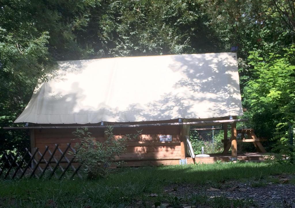ホテル Camping Les Grillons アンブラン エクステリア 写真