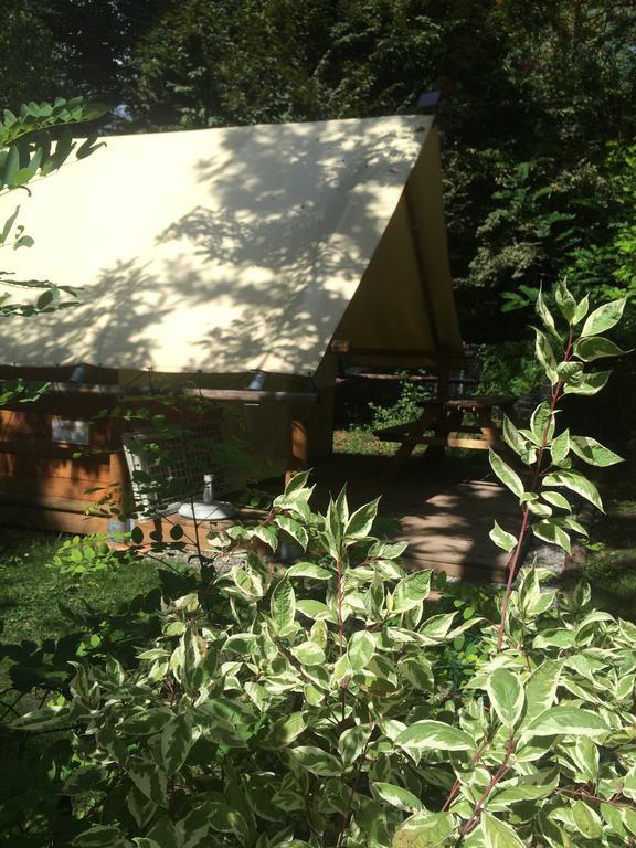 ホテル Camping Les Grillons アンブラン エクステリア 写真