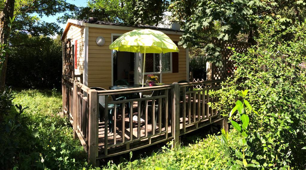 ホテル Camping Les Grillons アンブラン エクステリア 写真
