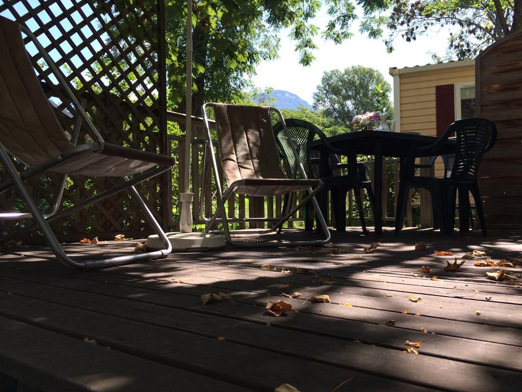 ホテル Camping Les Grillons アンブラン エクステリア 写真